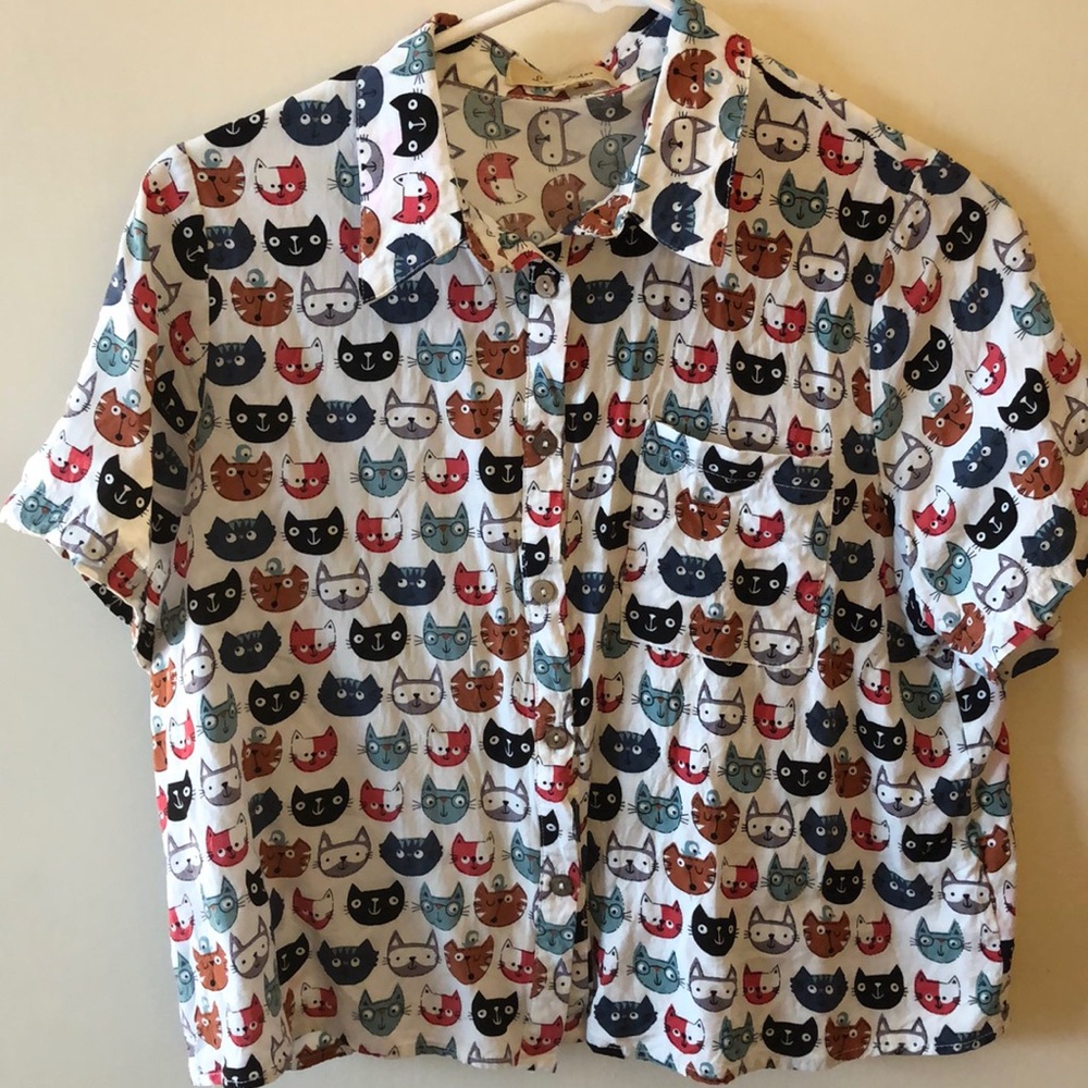 Cropped cat print button up